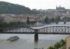 Historický železniční most z Vyšehradu na Smíchov je ve špatném stavu. Nejspíš se nahradí novým
